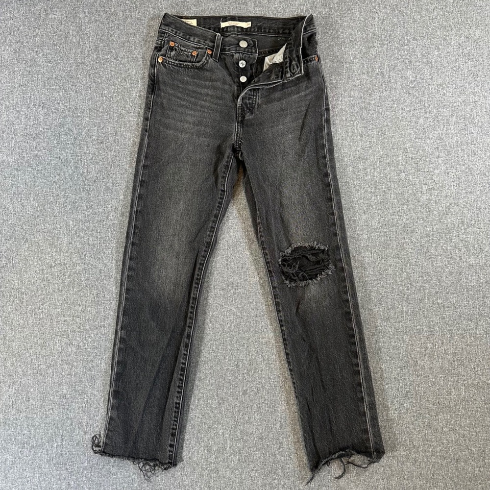 Levi's Jeans Womens 24 Wedgie Straight Black Distressed Raw Hem EXCELLENT